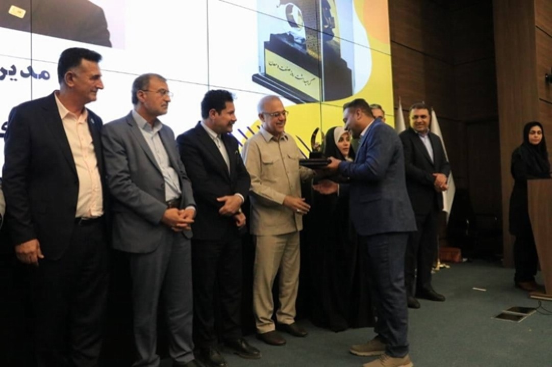 همایش تجلیل از صنعتگران و معدنکارن استان هرمزگان برگزار شد همایش تجلیل از صنعتگران و معدنکارن استان هرمزگان برگزار شد